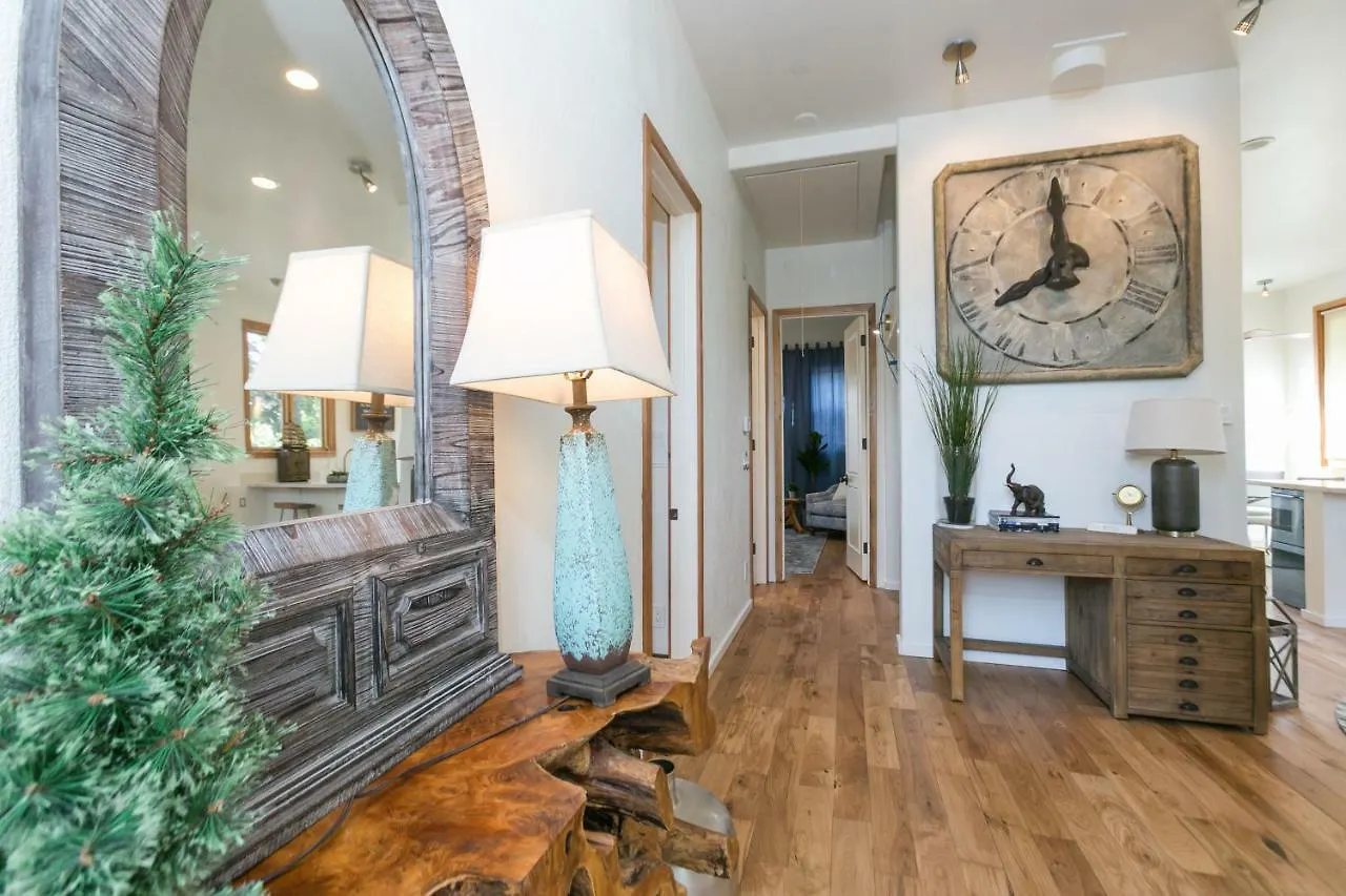 Stunning 2-Bedroom Home Near Downtown Culver Los Angeles Villa